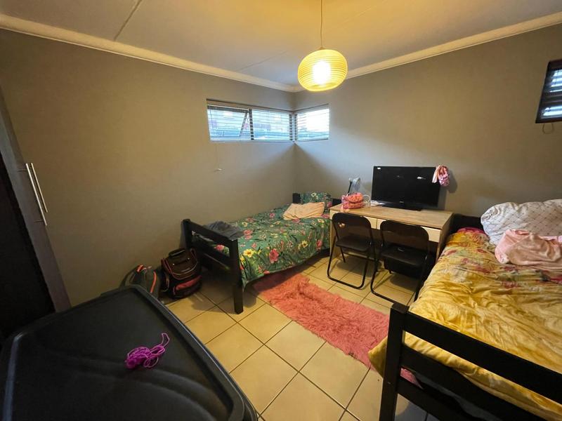2 Bedroom Property for Sale in Kannoniers Park North West